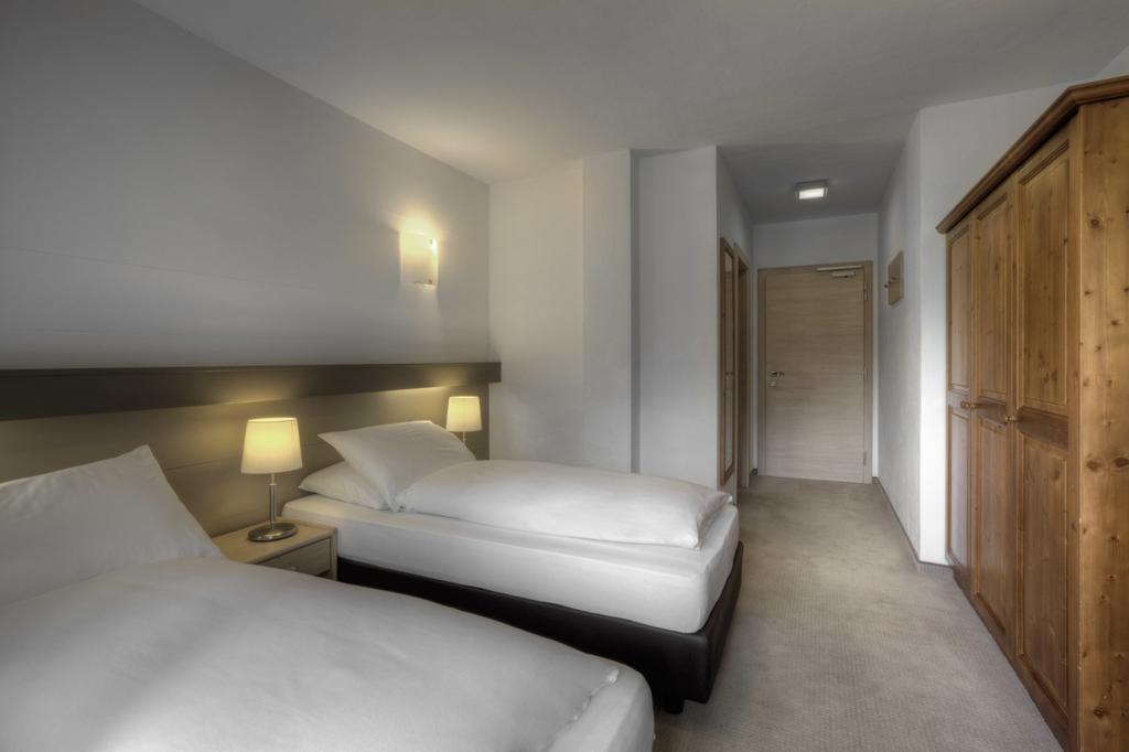 Hotel La Tambra Corvara In Badia Δωμάτιο φωτογραφία